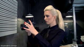 ציצים גדולים MILF שוטר דובדבן קרוע אנאלי צעצועים ברונטית אסיר מאדי או &#039; ריילי במשרד אז אנאלי מזיין אותה ואת ורוניקה Avluv בכלא תא שלישייה