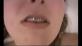 Hot teen su petnešomis fucks analinis ir gauna creampie GYVENTI Sluttygirlscams.com