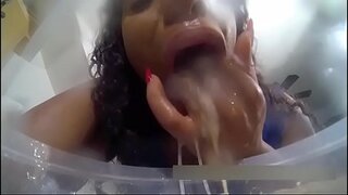 ���ድሚያ የታዘዘ Vomit ተጠቃሚ Puking Vomiting Gagging Barf