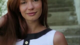 ���လွန်ကောင်းမွန်တဲ့ဥရောပဆယ်ကျော်သက် Carolizi ပန္လုပ္လိုဆောက်အဦးအပြင်