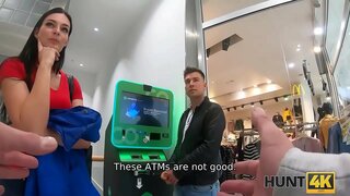 HUNT4K. ሰው የሚሰጡዋቸውን እንዴት ለእሱ ውበት በመስጠት penetrated ነው stranger