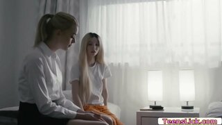 Kenzie Reeves mga daliri at licks kanyang mga kamag-aral ang Anny Auroras puke Kenzie Reeves mga daliri at licks kanyang mga kamag-aral ang Anny Auroras puke